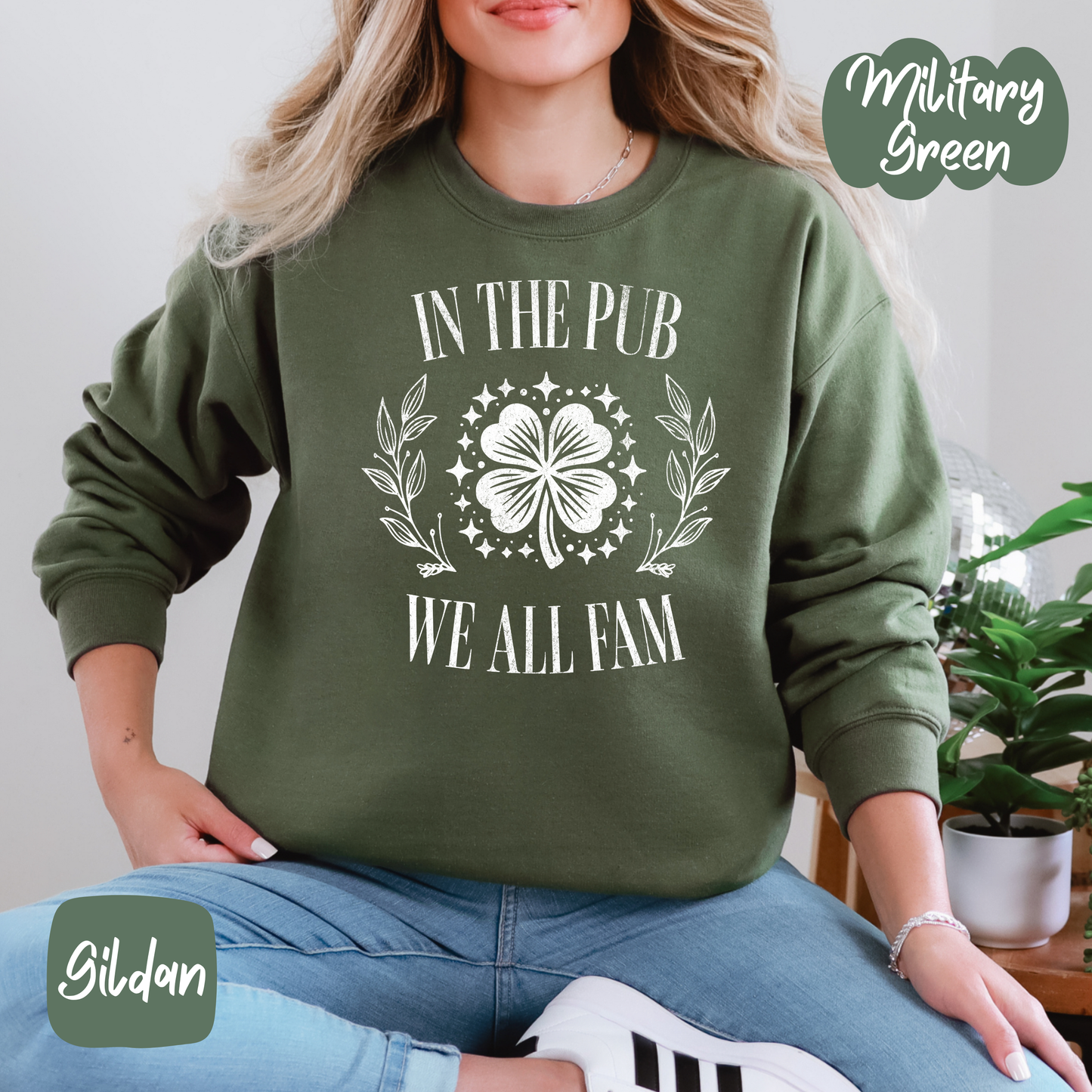 In the Pub we all fam Shirt/Crewneck